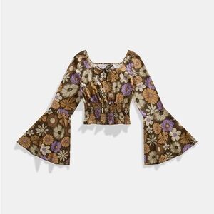 🚫SOLD🚫 Vintage Style Bell Sleeve Top